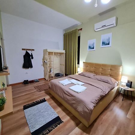 Ex-Block District Charming Studio Apartment With Treeish Sorrounding View! Tiranë Luaran gambar